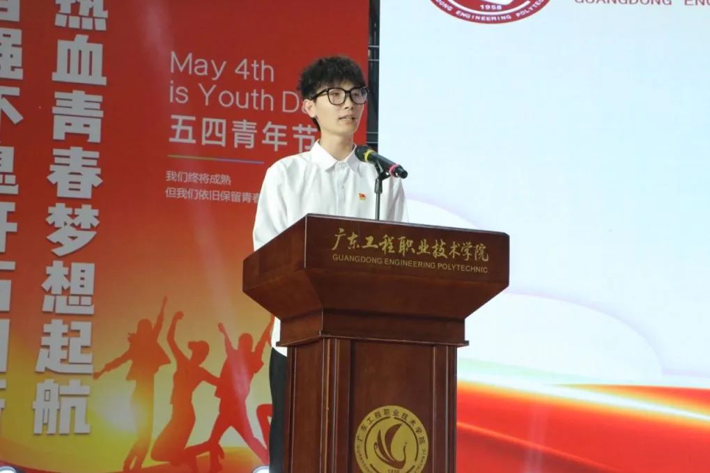 代表发言.jpg