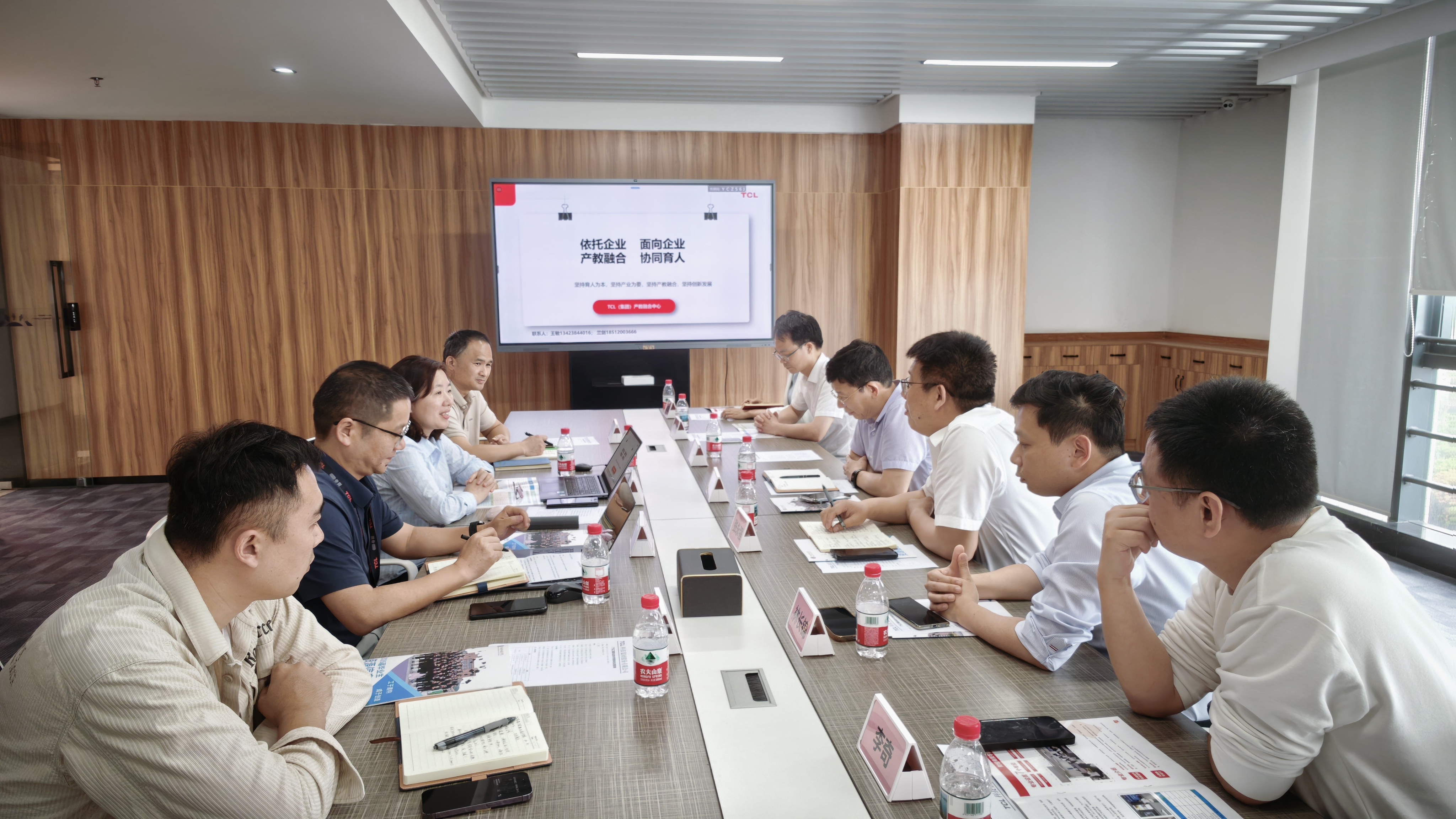 座谈会现场.jpg